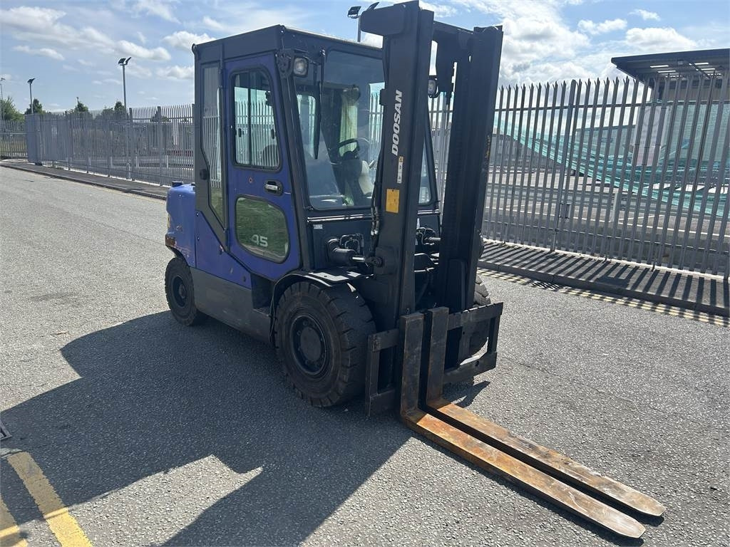 Doosan D45SC-5 - Diesel heftruck: afbeelding 3 Doosan D45SC-5 - Diesel heftruck: afbeelding 3