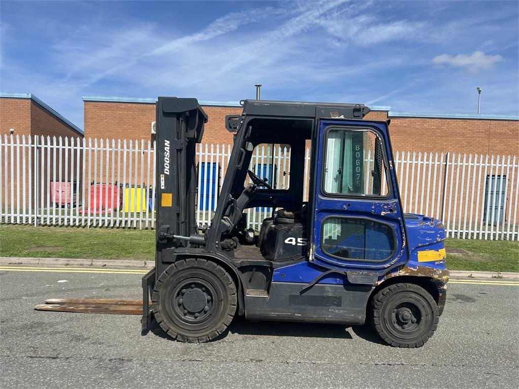 Doosan D45SC-5 - Diesel heftruck: afbeelding 1 Doosan D45SC-5 - Diesel heftruck: afbeelding 1
