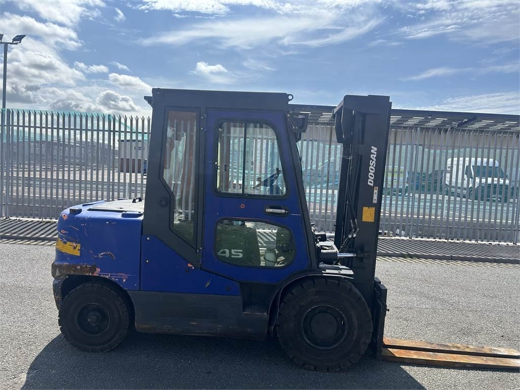 Doosan D45SC-5 - Diesel heftruck: afbeelding 4 Doosan D45SC-5 - Diesel heftruck: afbeelding 4