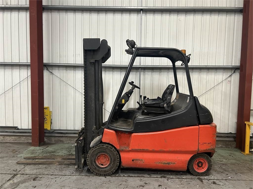 Linde E30-02 - Elektrische heftruck: afbeelding 1 Linde E30-02 - Elektrische heftruck: afbeelding 1