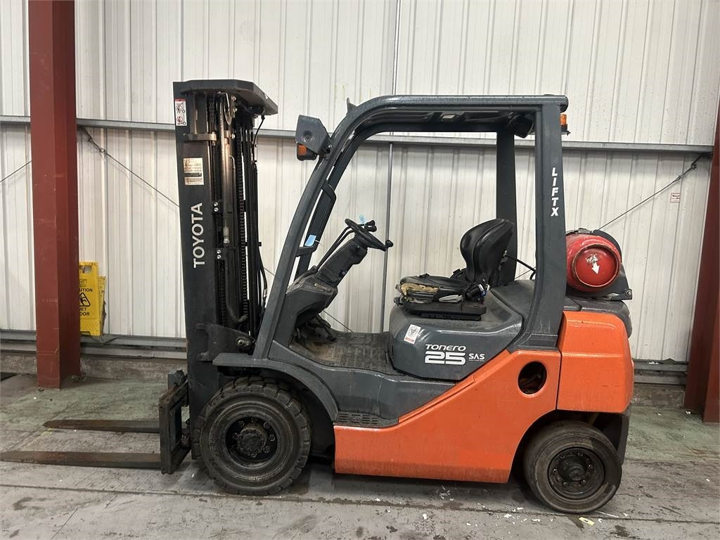 Toyota 02-8FGF20 - LPG heftruck: afbeelding 1 Toyota 02-8FGF20 - LPG heftruck: afbeelding 1
