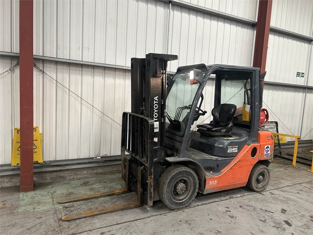 Toyota 02-8FGF25 - LPG heftruck: afbeelding 2 Toyota 02-8FGF25 - LPG heftruck: afbeelding 2