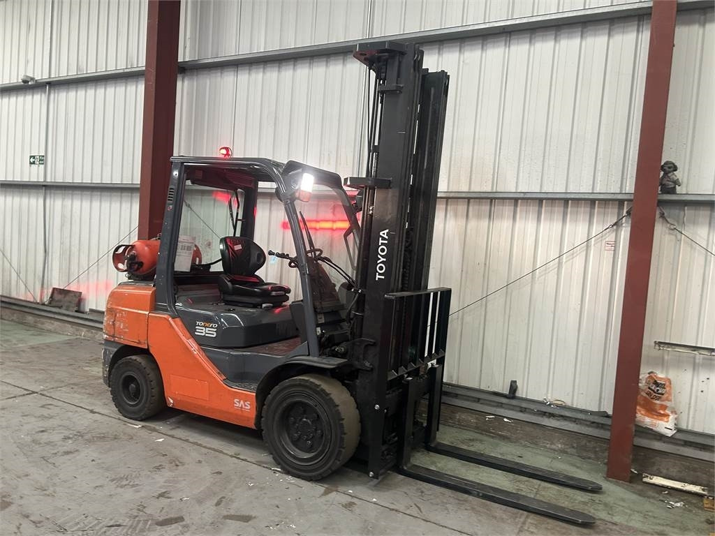 Toyota 02-8FGJF35 - LPG heftruck: afbeelding 4 Toyota 02-8FGJF35 - LPG heftruck: afbeelding 4