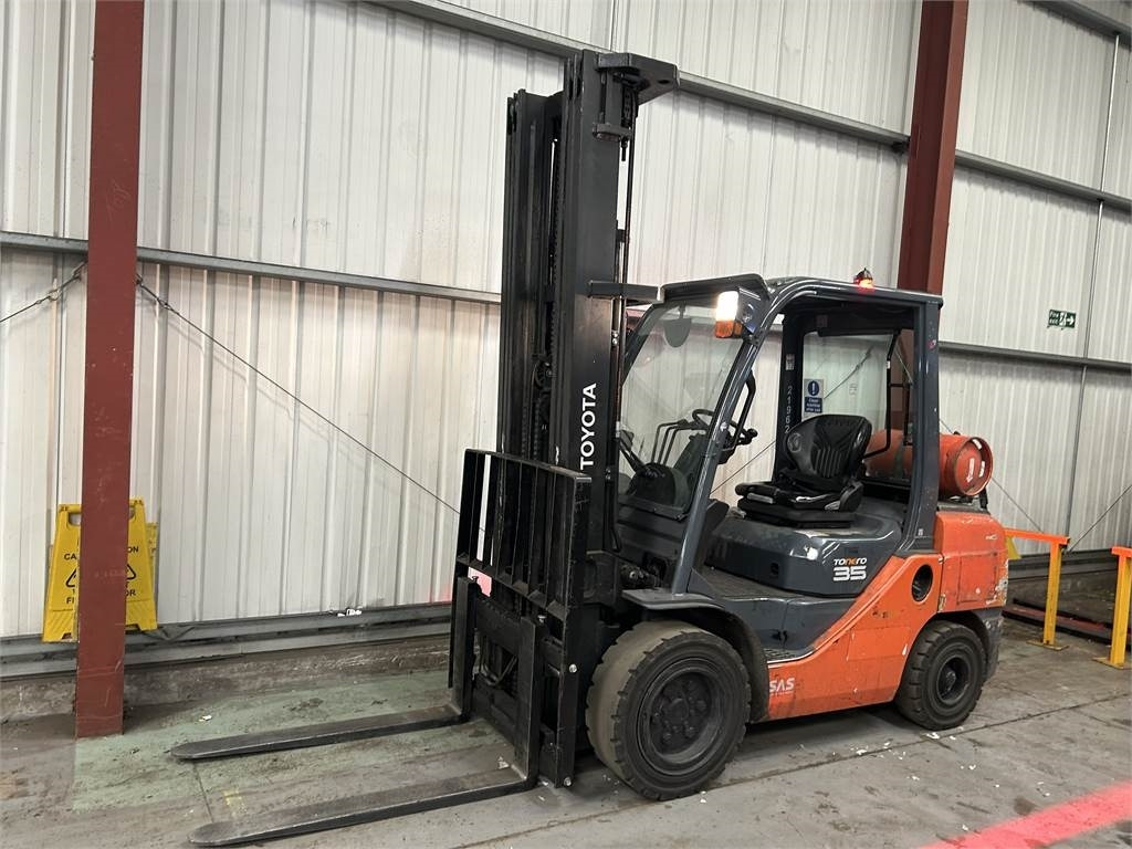 Toyota 02-8FGJF35 - LPG heftruck: afbeelding 2 Toyota 02-8FGJF35 - LPG heftruck: afbeelding 2