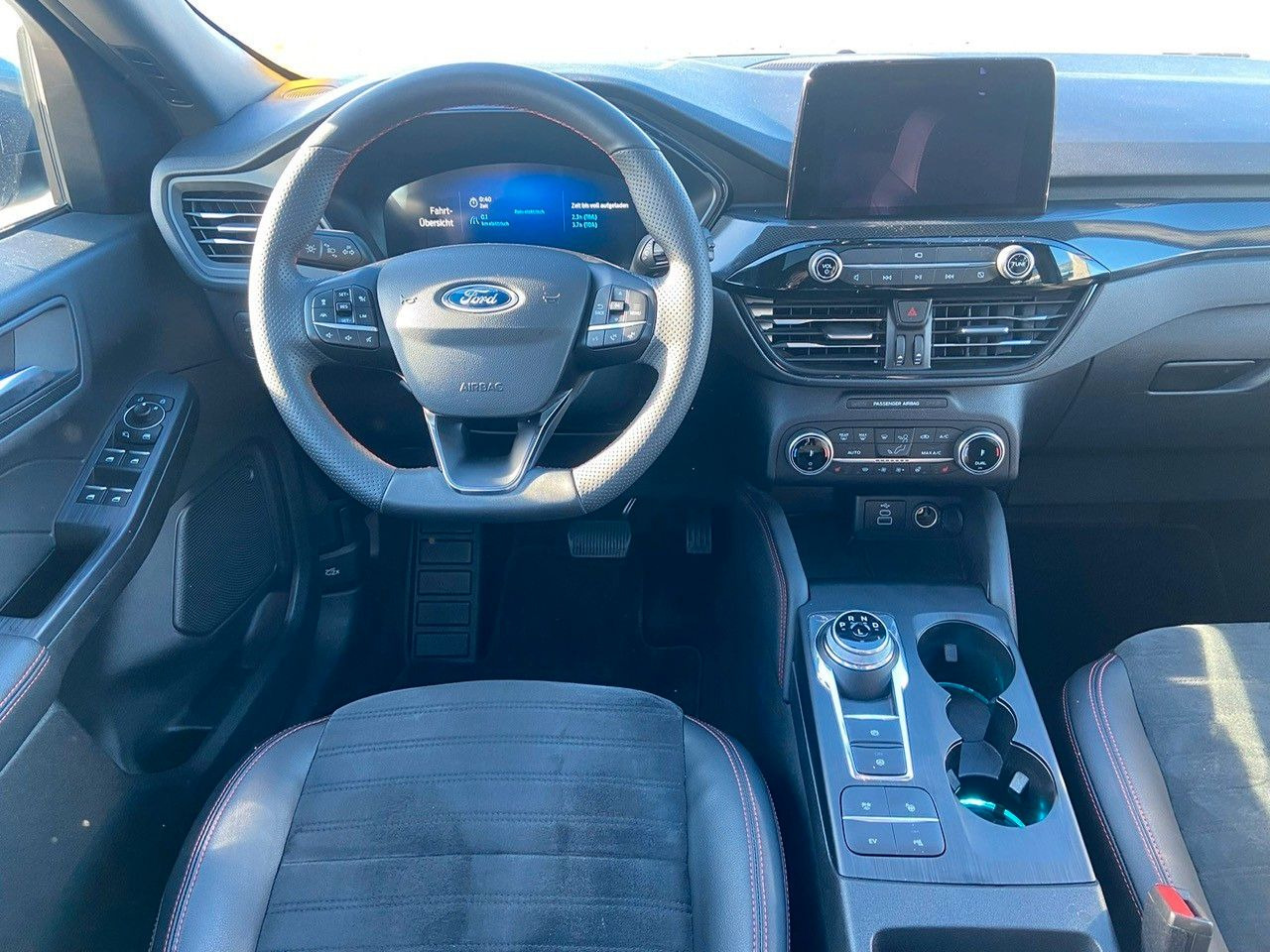 Ford Kuga Plug-In Hybrid ST-Line X - SUV: afbeelding 2 Ford Kuga Plug-In Hybrid ST-Line X - SUV: afbeelding 2