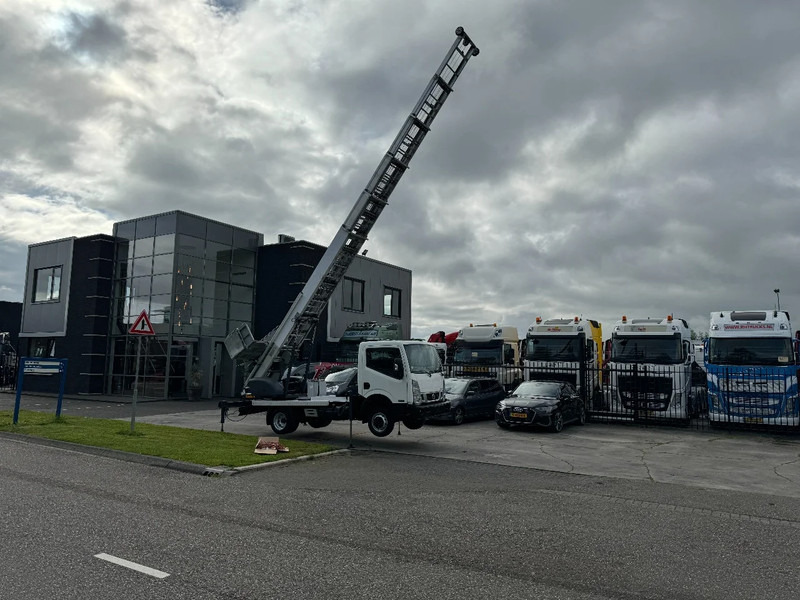 Nissan Cabstar 35.13 EURO 6 + LIFT 25 METER + REMOTE CONTROL - Bedrijfswagen: afbeelding 1 Nissan Cabstar 35.13 EURO 6 + LIFT 25 METER + REMOTE CONTROL - Bedrijfswagen: afbeelding 1