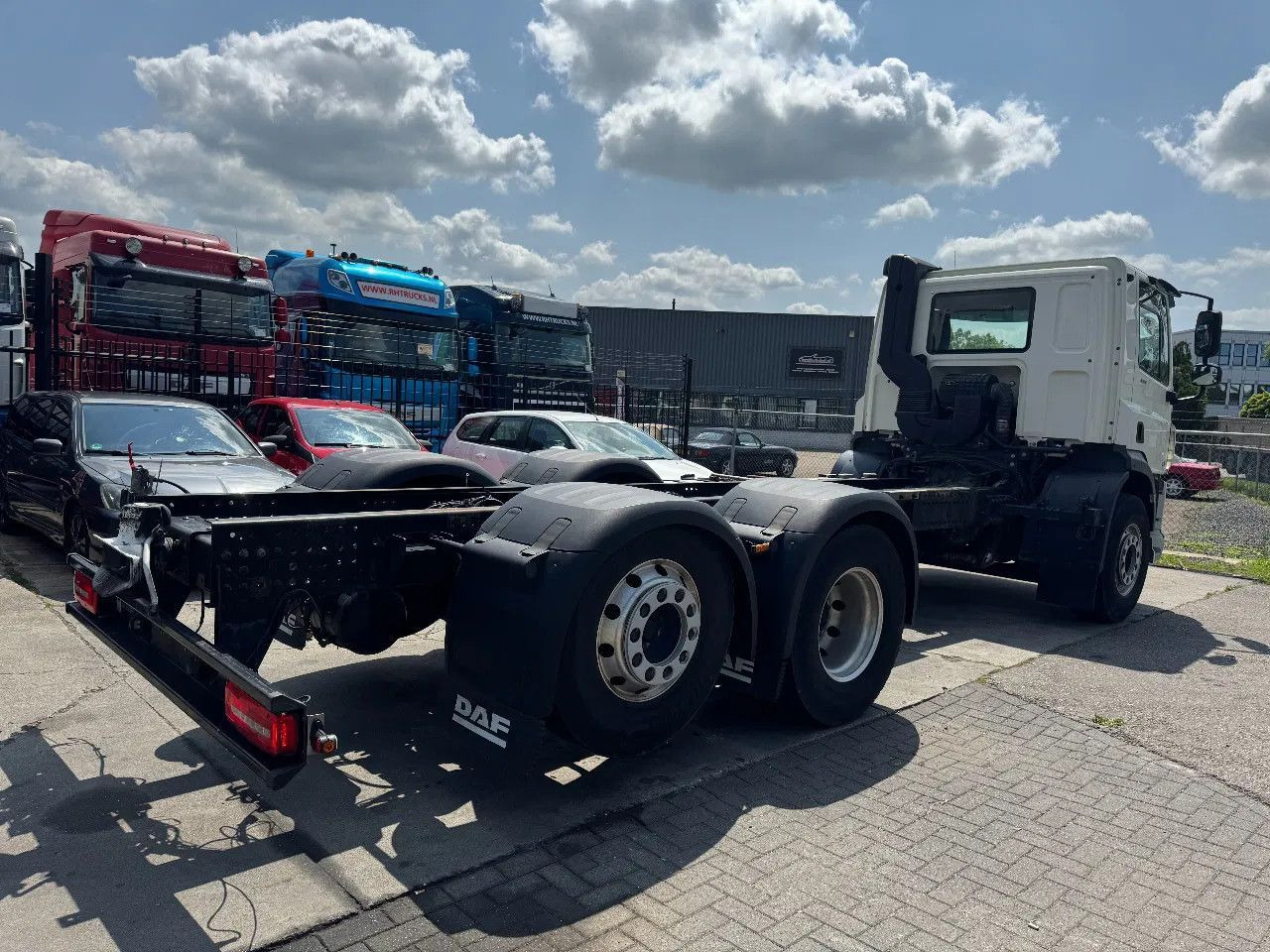 DAF CF 450 6X2 - EURO 6 + LIFT/STEERING AXLE - Chassis vrachtwagen: afbeelding 4 DAF CF 450 6X2 - EURO 6 + LIFT/STEERING AXLE - Chassis vrachtwagen: afbeelding 4