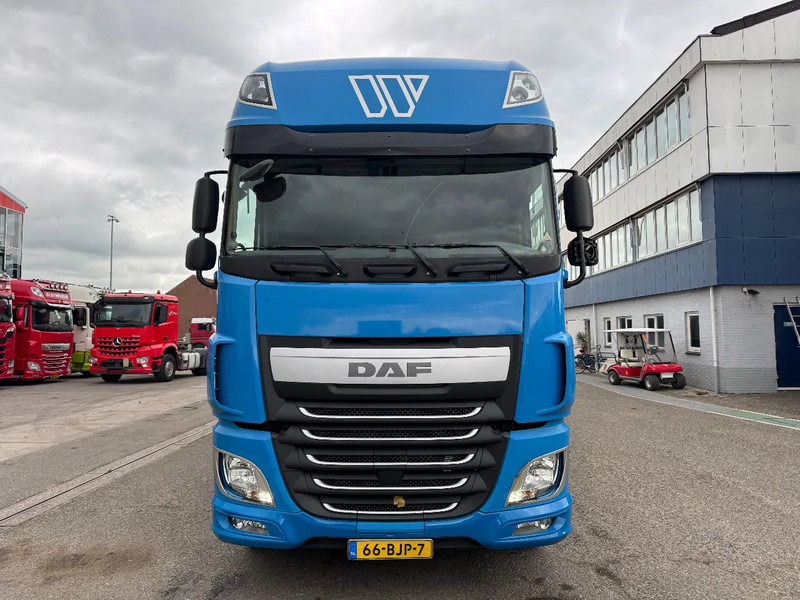 DAF XF 460 6X2 EURO 6 + HERTOGHS HANGER - Schuifzeilen vrachtwagen: afbeelding 2 DAF XF 460 6X2 EURO 6 + HERTOGHS HANGER - Schuifzeilen vrachtwagen: afbeelding 2