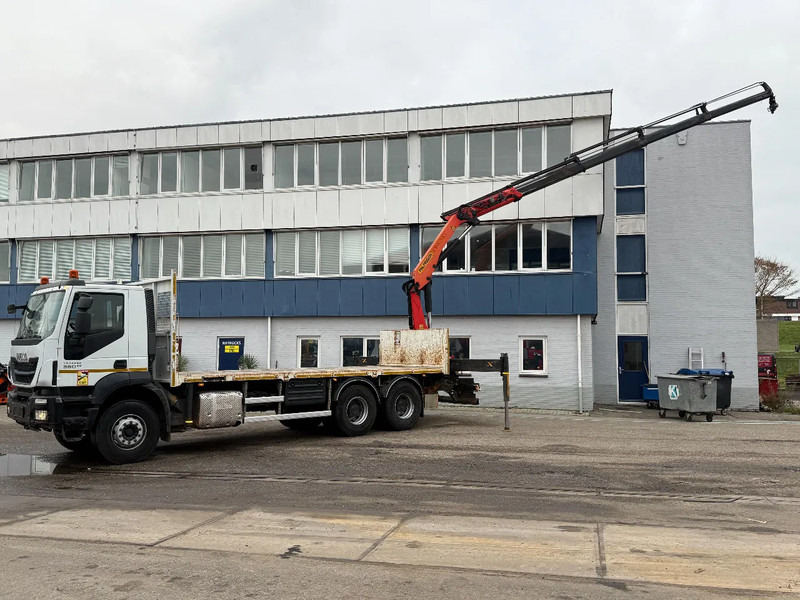 Iveco Trakker 360 6X4 EURO 6 + PALFINGER PK20001K + REMOTE CONTROL - Vrachtwagen met open laadbak, Kraanwagen: afbeelding 2 Iveco Trakker 360 6X4 EURO 6 + PALFINGER PK20001K + REMOTE CONTROL - Vrachtwagen met open laadbak, Kraanwagen: afbeelding 2