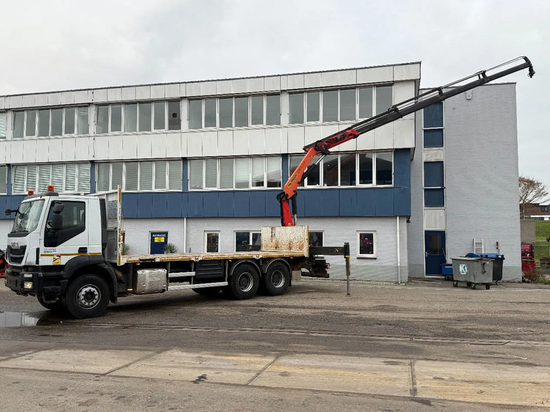 Iveco Trakker 360 6X4 EURO 6 + PALFINGER PK20001K + REMOTE CONTROL - Kraanwagen: afbeelding 3 Iveco Trakker 360 6X4 EURO 6 + PALFINGER PK20001K + REMOTE CONTROL - Kraanwagen: afbeelding 3