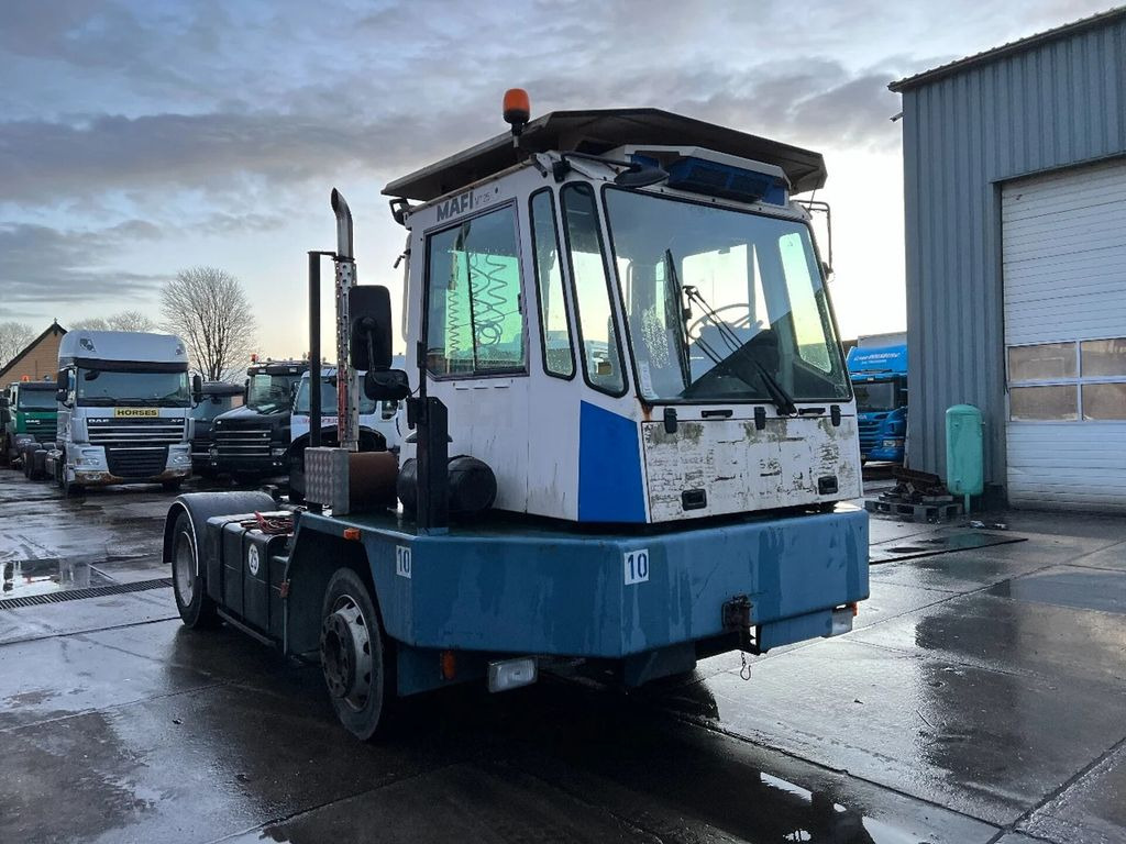 Mafi MT25T131C 4X2 *GEARBOX DON'T GO IN R - Terminal trekker: afbeelding 3 Mafi MT25T131C 4X2 *GEARBOX DON'T GO IN R - Terminal trekker: afbeelding 3