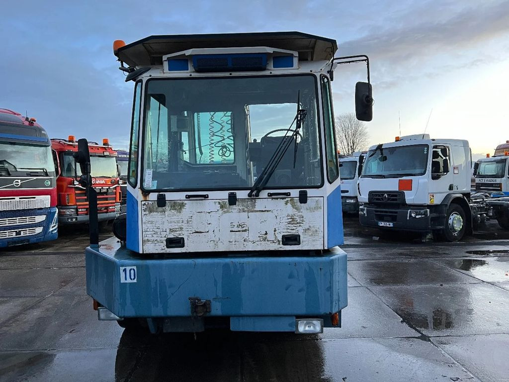 Mafi MT25T131C 4X2 *GEARBOX DON'T GO IN R - Terminal trekker: afbeelding 2 Mafi MT25T131C 4X2 *GEARBOX DON'T GO IN R - Terminal trekker: afbeelding 2