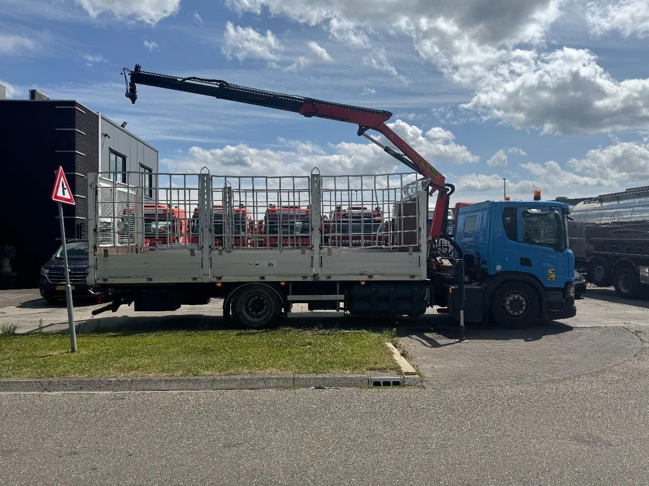 Scania P280 4X2 EURO 6 PALFINGER PK12002 + REMOTE CONTR - Vrachtwagen met open laadbak, Kraanwagen: afbeelding 3 Scania P280 4X2 EURO 6 PALFINGER PK12002 + REMOTE CONTR - Vrachtwagen met open laadbak, Kraanwagen: afbeelding 3