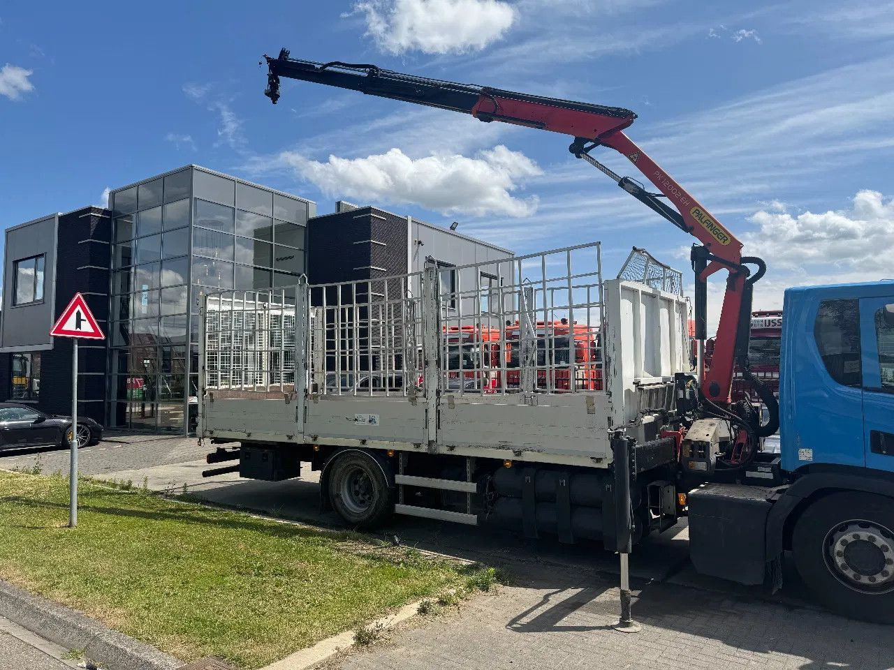 Scania P280 4X2 EURO 6 PALFINGER PK12002 + REMOTE CONTR - Vrachtwagen met open laadbak, Kraanwagen: afbeelding 4 Scania P280 4X2 EURO 6 PALFINGER PK12002 + REMOTE CONTR - Vrachtwagen met open laadbak, Kraanwagen: afbeelding 4