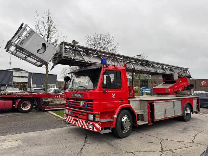 Scania P82 4X2 - FIRE TRUCK - 30M LIFT - Brandweerwagen: afbeelding 1 Scania P82 4X2 - FIRE TRUCK - 30M LIFT - Brandweerwagen: afbeelding 1