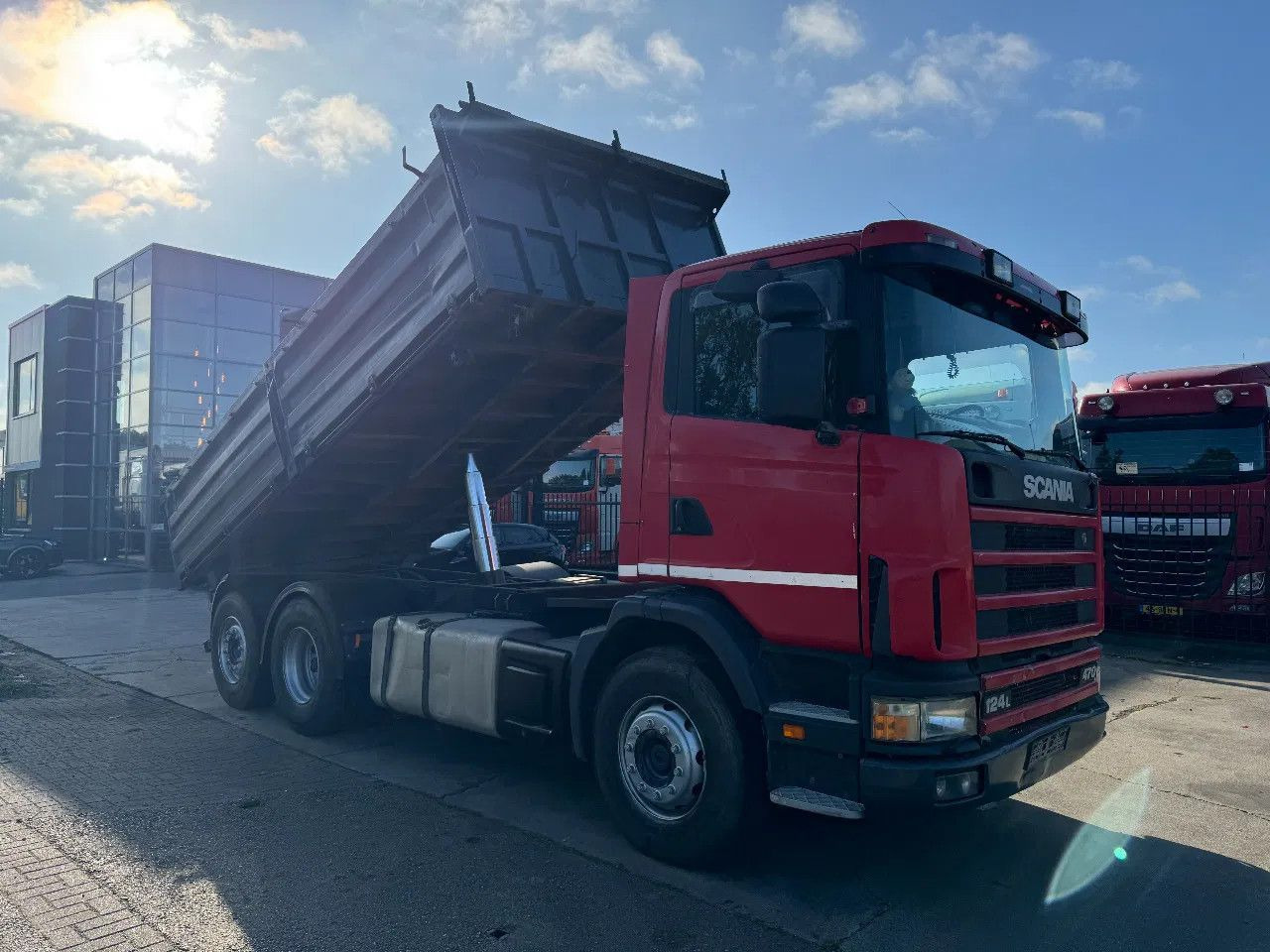 Scania R124-470 6X2 KIPPER EURO 3 - Kipper vrachtwagen: afbeelding 3 Scania R124-470 6X2 KIPPER EURO 3 - Kipper vrachtwagen: afbeelding 3