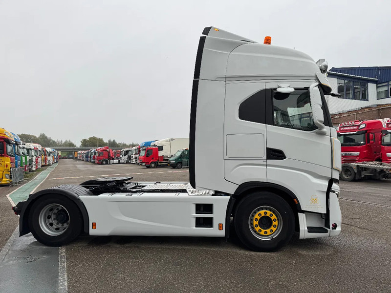 Iveco S-WAY 460 4X2 EURO 6 SKIRTS DOUBLE TANK - Trekker: afbeelding 4 Iveco S-WAY 460 4X2 EURO 6 SKIRTS DOUBLE TANK - Trekker: afbeelding 4