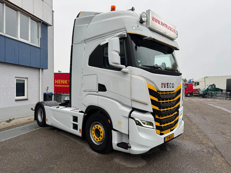 Iveco S-WAY 460 4X2 EURO 6 SKIRTS DOUBLE TANK - Trekker: afbeelding 3 Iveco S-WAY 460 4X2 EURO 6 SKIRTS DOUBLE TANK - Trekker: afbeelding 3