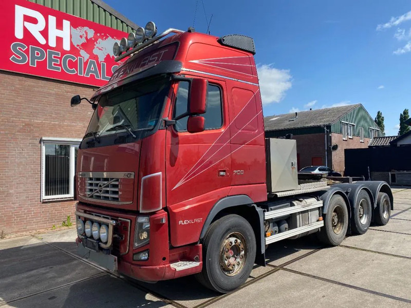 Volvo FH 16.700 FH16-700 8X4 140 TON FULL STEEL - Trekker: afbeelding 2 Volvo FH 16.700 FH16-700 8X4 140 TON FULL STEEL - Trekker: afbeelding 2