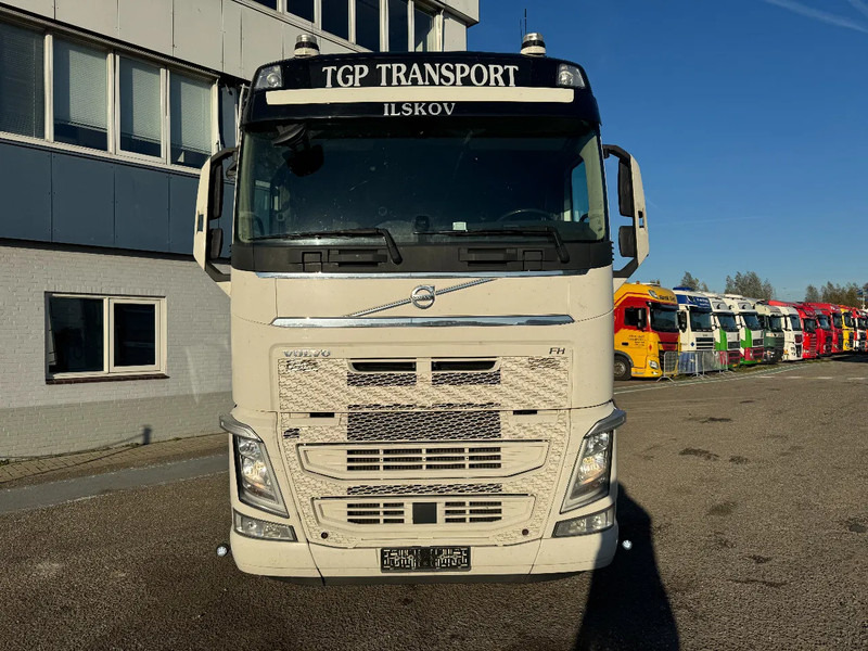 Volvo FH 460 6X2 EURO 6 CHASSIS 2021 STEERING AXLE SKIRTS - Trekker: afbeelding 2 Volvo FH 460 6X2 EURO 6 CHASSIS 2021 STEERING AXLE SKIRTS - Trekker: afbeelding 2