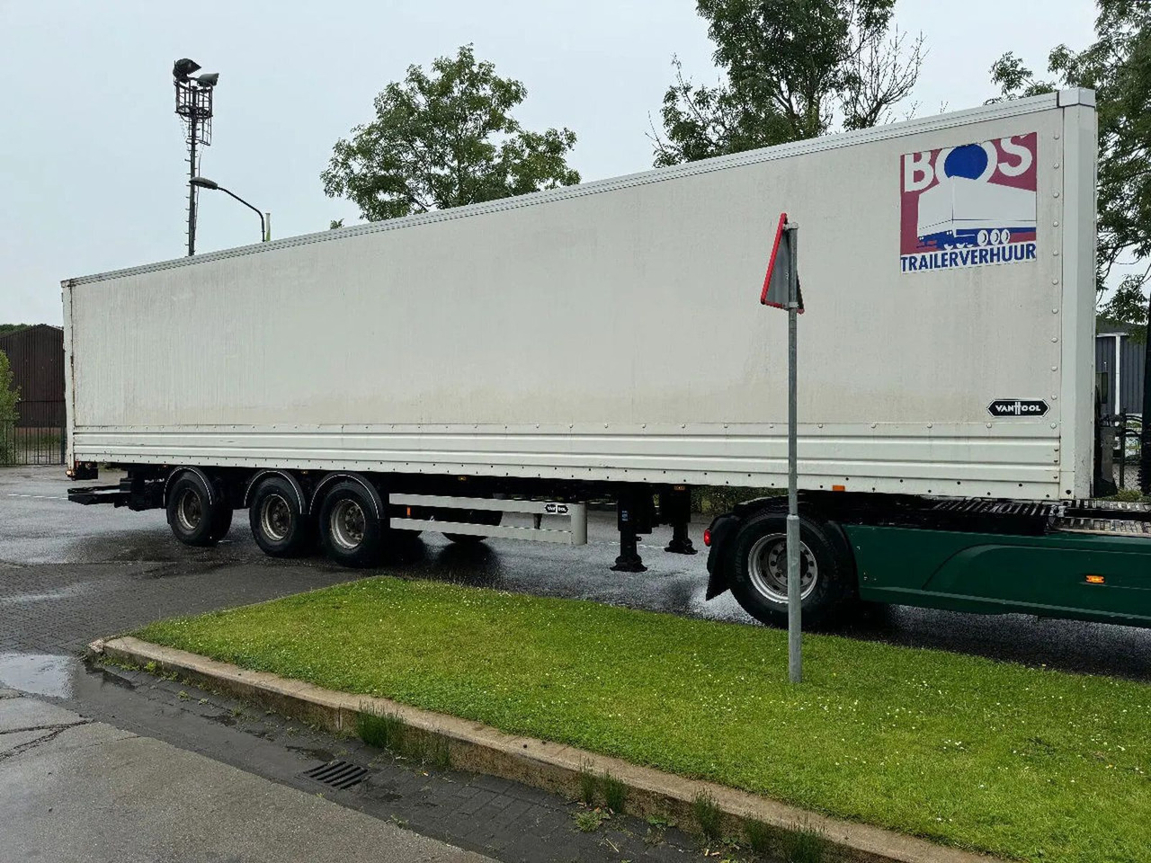 Vanhool 3B2014 - BPW + STEERING AXLE + LOADLIFT - Gesloten oplegger: afbeelding 2 Vanhool 3B2014 - BPW + STEERING AXLE + LOADLIFT - Gesloten oplegger: afbeelding 2