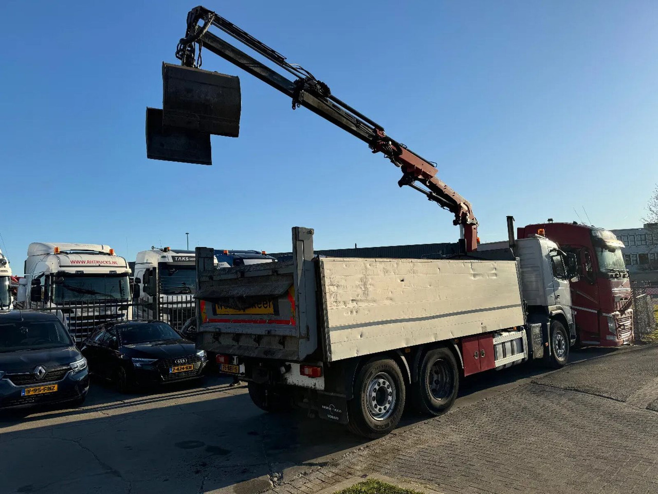 Volvo FM 330 6X2 - EURO 5 + ATLAS 126.3E A2 + REMOTE + - Kipper vrachtwagen, Kraanwagen: afbeelding 5 Volvo FM 330 6X2 - EURO 5 + ATLAS 126.3E A2 + REMOTE + - Kipper vrachtwagen, Kraanwagen: afbeelding 5