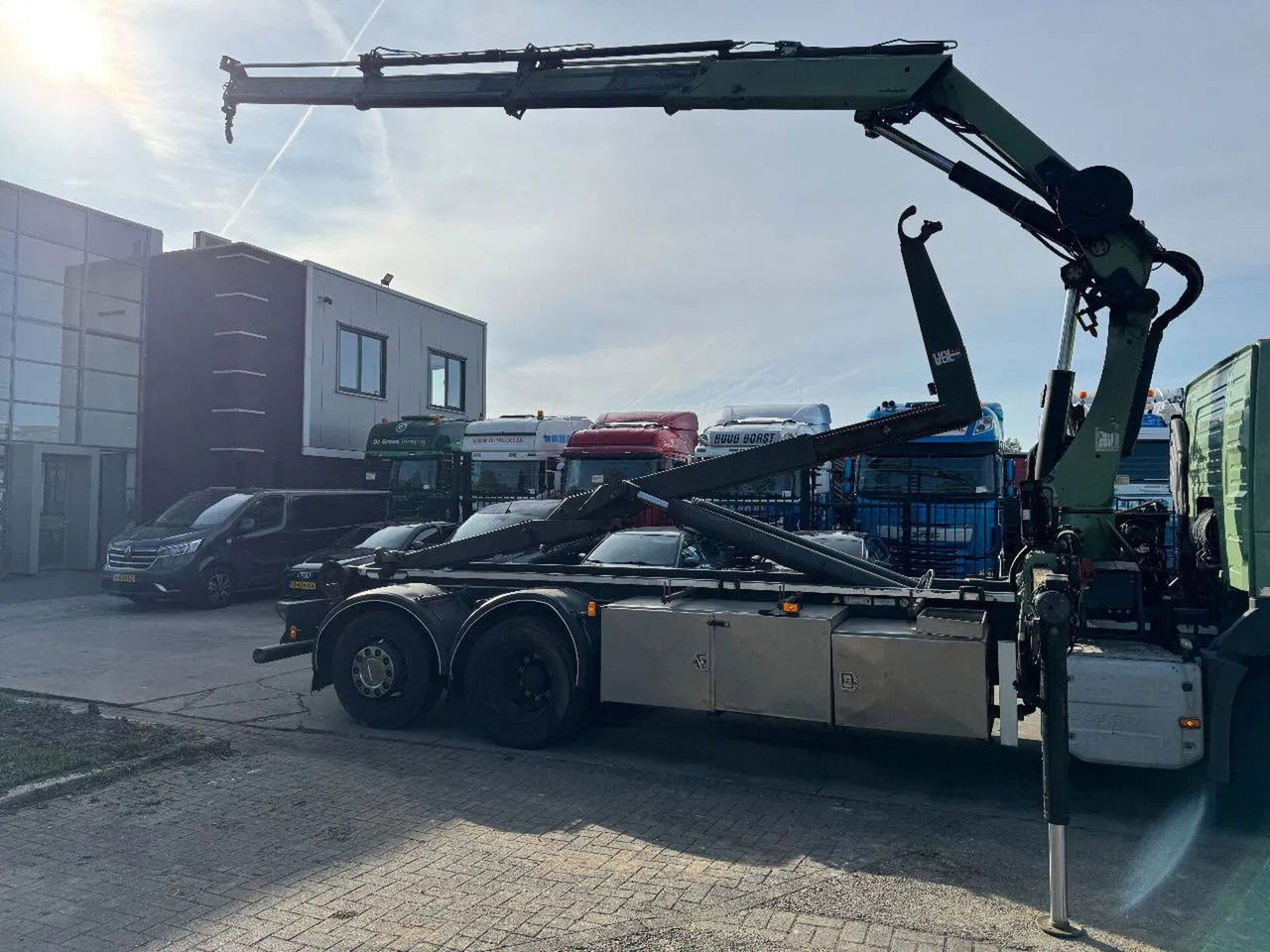 Volvo FM 370 6X2 VDL 21T + HIAB 211 + REMOTE CONTROL - Kraanwagen: afbeelding 4 Volvo FM 370 6X2 VDL 21T + HIAB 211 + REMOTE CONTROL - Kraanwagen: afbeelding 4
