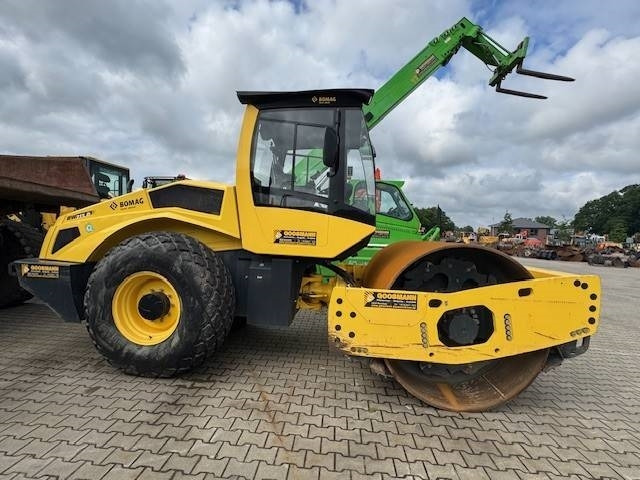 BOMAG BW 213 D-5 - Asfaltwals: afbeelding 1 BOMAG BW 213 D-5 - Asfaltwals: afbeelding 1