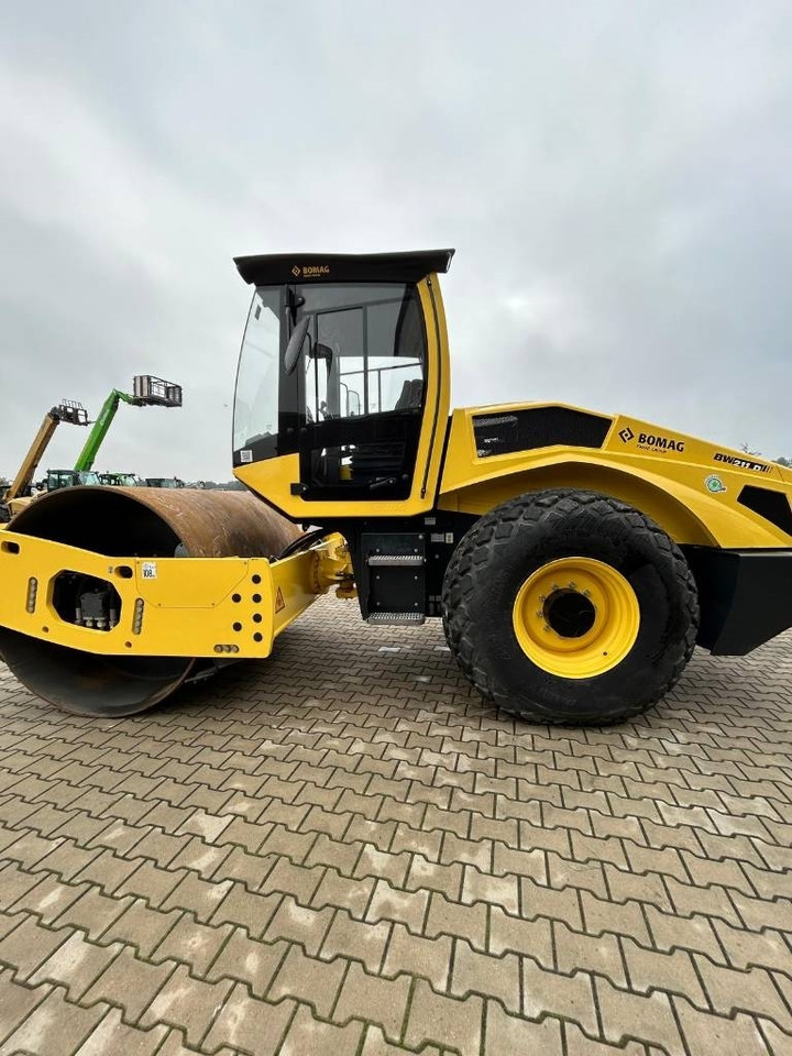 Bomag BW 211 D-5 - Schapenpootwals/ Grondverdichter: afbeelding 4 Bomag BW 211 D-5 - Schapenpootwals/ Grondverdichter: afbeelding 4