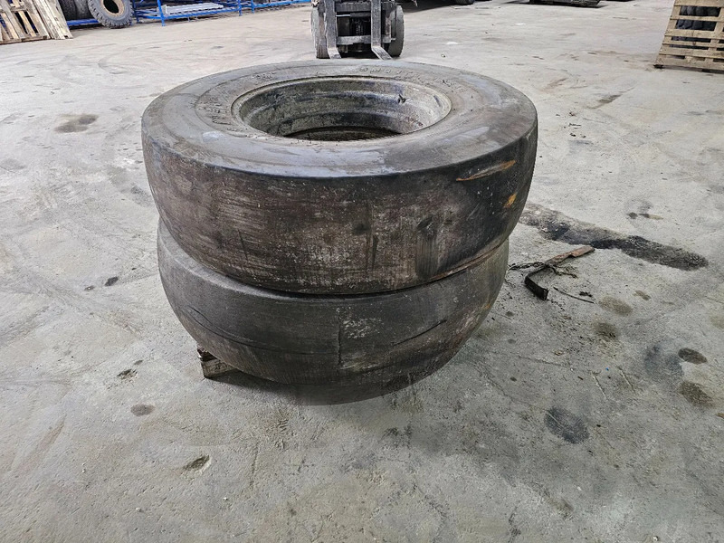 Firestone 16.9-30 - Band voor Vrachtwagen: afbeelding 3 Firestone 16.9-30 - Band voor Vrachtwagen: afbeelding 3