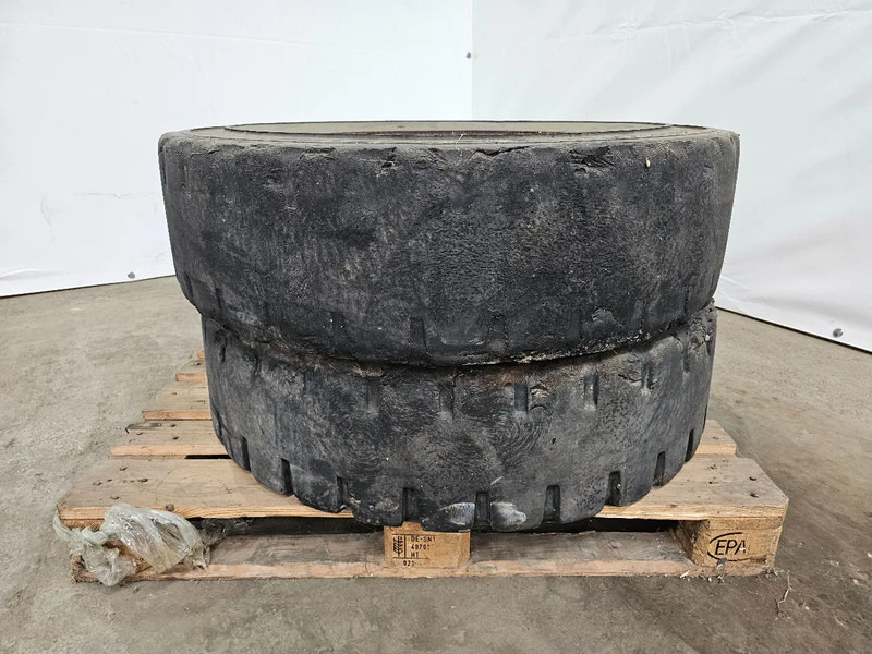 Michelin FULL RUBBER - 315/80R22.5 - Band voor Vrachtwagen: afbeelding 2 Michelin FULL RUBBER - 315/80R22.5 - Band voor Vrachtwagen: afbeelding 2