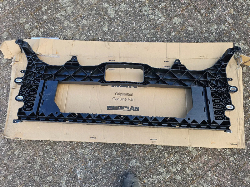 MAN TGM - Bumpersteun midden - 81.41610-5742 - Onderdelen voor Vrachtwagen: afbeelding 2 MAN TGM - Bumpersteun midden - 81.41610-5742 - Onderdelen voor Vrachtwagen: afbeelding 2