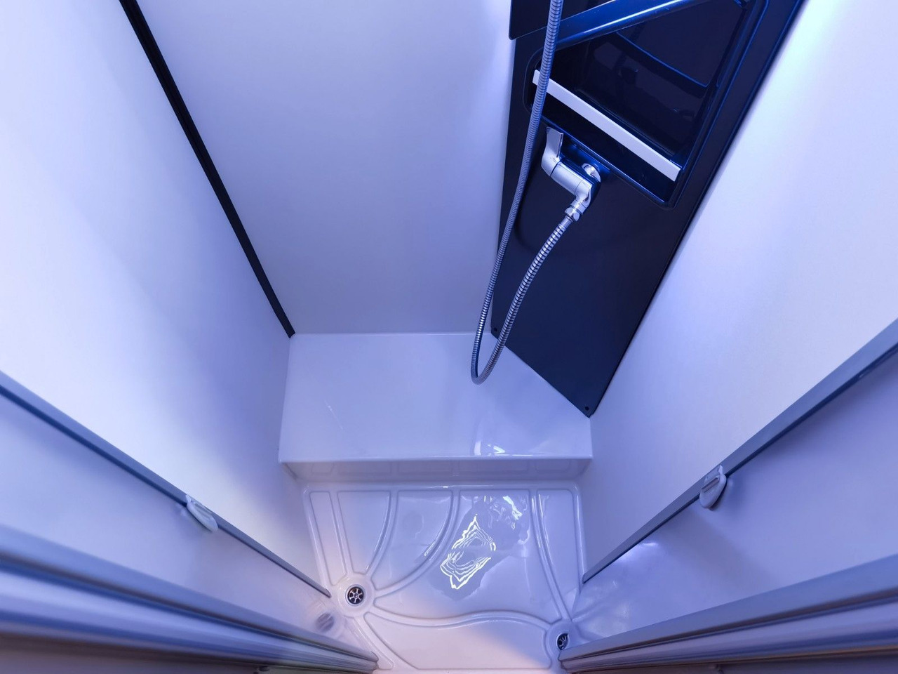 Integraal camper Eura Mobil INTEGRA LINE 720 EB /180PS-9G MAXI/ EINZELBETTEN: afbeelding 21