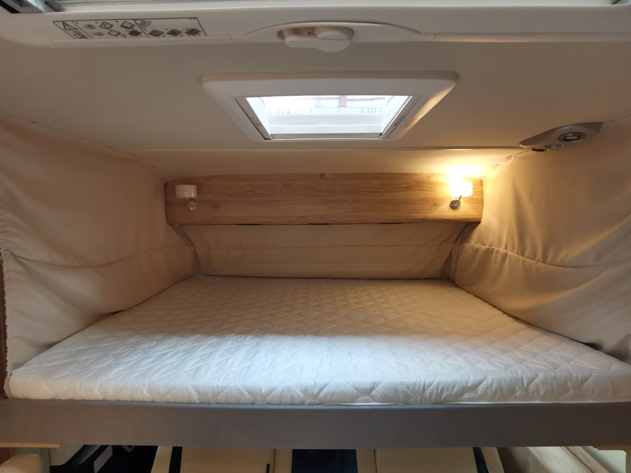 Integraal camper Eura Mobil INTEGRA LINE 720 EB /180PS-9G MAXI/ EINZELBETTEN: afbeelding 18