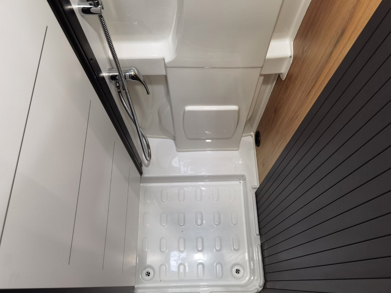 Buscamper Karmann DEXTER 580 /-MODELL 2026-/ PANORAMA DACHFENSTER: afbeelding 20 Buscamper Karmann DEXTER 580 /-MODELL 2026-/ PANORAMA DACHFENSTER: afbeelding 20