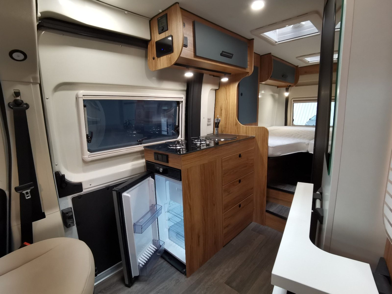Karmann DEXTER 600 /MODELL 2026/ EINZELBETTEN 5.99M - Buscamper: afbeelding 1 Karmann DEXTER 600 /MODELL 2026/ EINZELBETTEN 5.99M - Buscamper: afbeelding 1