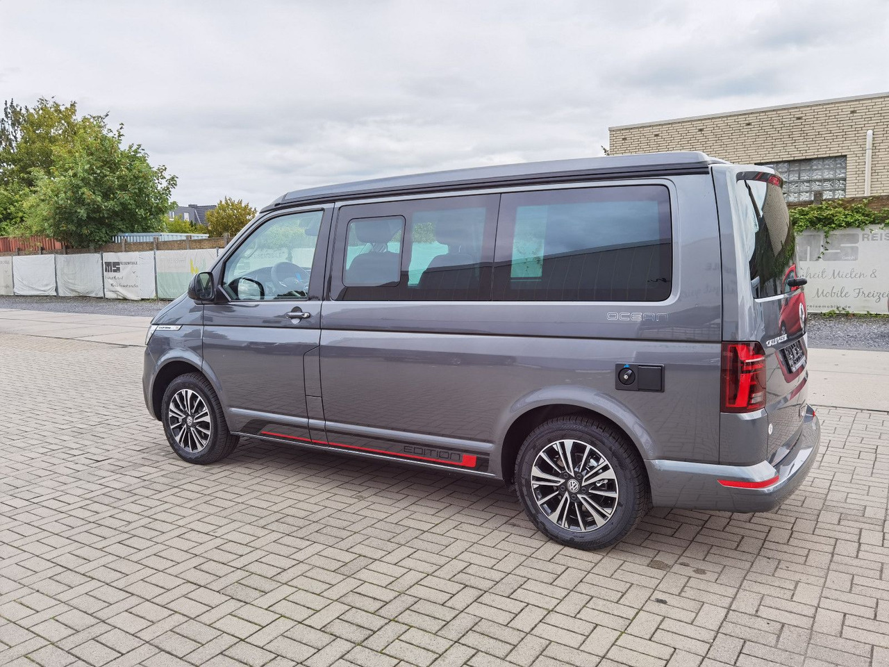 Volkswagen T6.1 CALIFORNIA OCEAN EDITION / DSG / NAVI / ACC - Buscamper: afbeelding 5 Volkswagen T6.1 CALIFORNIA OCEAN EDITION / DSG / NAVI / ACC - Buscamper: afbeelding 5