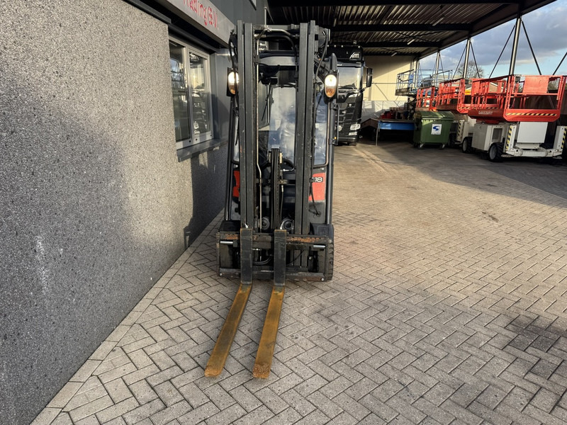 Linde H18T-01 Triplo 500 Freelift / Sideshift LPG 2012 - LPG heftruck: afbeelding 4 Linde H18T-01 Triplo 500 Freelift / Sideshift LPG 2012 - LPG heftruck: afbeelding 4