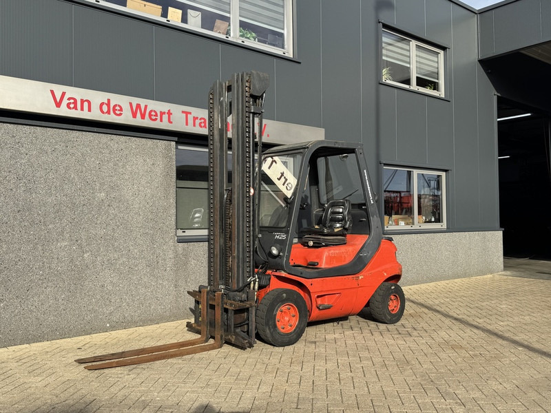 Linde H25D-02 Triplo 640 Freelift / Sideshift / 4e functie Diesel 1995 - Diesel heftruck: afbeelding 2 Linde H25D-02 Triplo 640 Freelift / Sideshift / 4e functie Diesel 1995 - Diesel heftruck: afbeelding 2