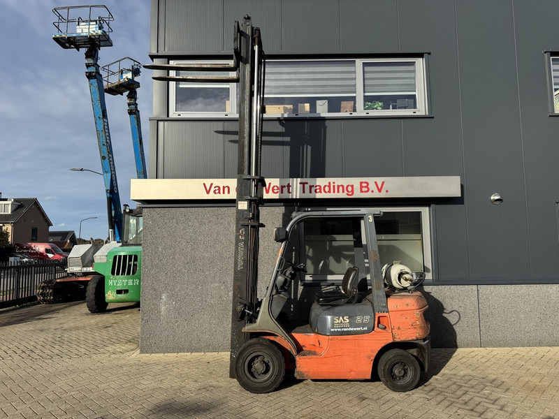 Toyota 42-7FGF25 duplo 400 3e / 4e Functie LPG 2001 - LPG heftruck: afbeelding 5 Toyota 42-7FGF25 duplo 400 3e / 4e Functie LPG 2001 - LPG heftruck: afbeelding 5