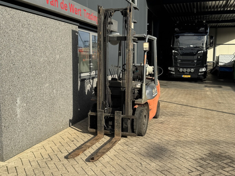 Toyota 42-7FGF25 duplo 400 3e / 4e Functie LPG 2001 - LPG heftruck: afbeelding 3 Toyota 42-7FGF25 duplo 400 3e / 4e Functie LPG 2001 - LPG heftruck: afbeelding 3