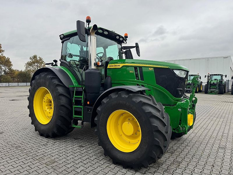 John Deere 6R250 AP 50KM COMMAN-PRO FH+FA G5-PLUS 2024 765 UUR!!! - Tractor: afbeelding 3 John Deere 6R250 AP 50KM COMMAN-PRO FH+FA G5-PLUS 2024 765 UUR!!! - Tractor: afbeelding 3