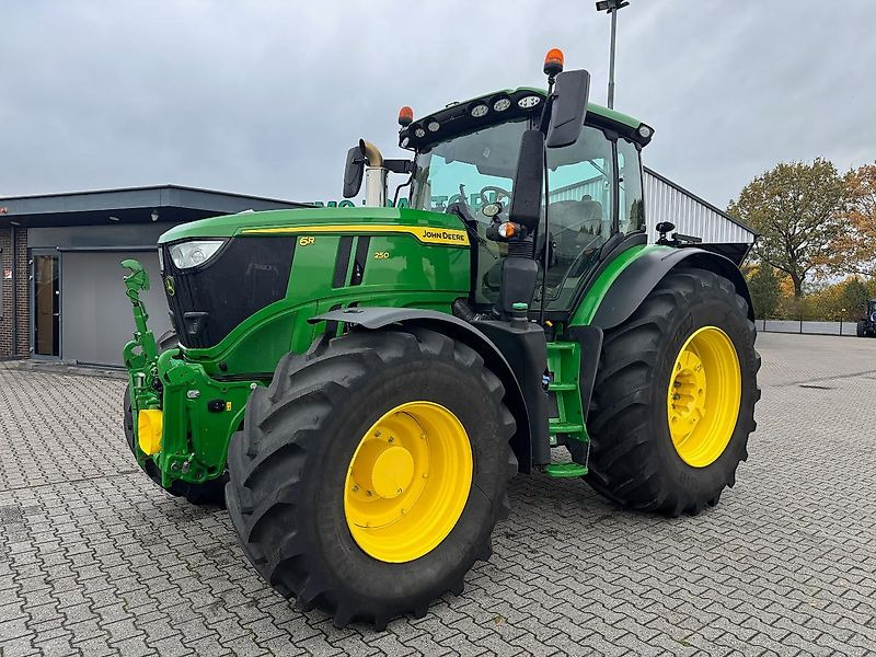 John Deere 6R250 AP 50KM COMMAN-PRO FH+FA G5-PLUS 2024 765 UUR!!! - Tractor: afbeelding 1 John Deere 6R250 AP 50KM COMMAN-PRO FH+FA G5-PLUS 2024 765 UUR!!! - Tractor: afbeelding 1