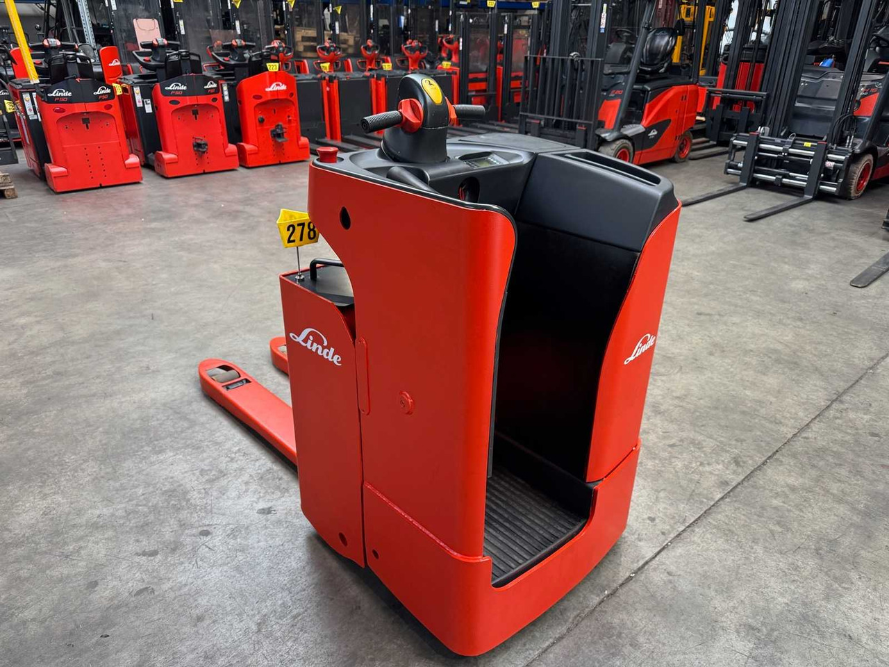 08/2024 LINDE T20SF 2.000KG PALLET TRUCK ANT STACKER 2.704 HOURS - Heftruck: afbeelding 5 08/2024 LINDE T20SF 2.000KG PALLET TRUCK ANT STACKER 2.704 HOURS - Heftruck: afbeelding 5