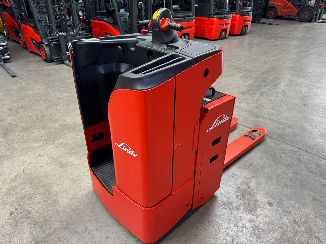 08/2024 LINDE T20SF 2.000KG PALLET TRUCK ANT STACKER 2.704 HOURS - Heftruck: afbeelding 4 08/2024 LINDE T20SF 2.000KG PALLET TRUCK ANT STACKER 2.704 HOURS - Heftruck: afbeelding 4