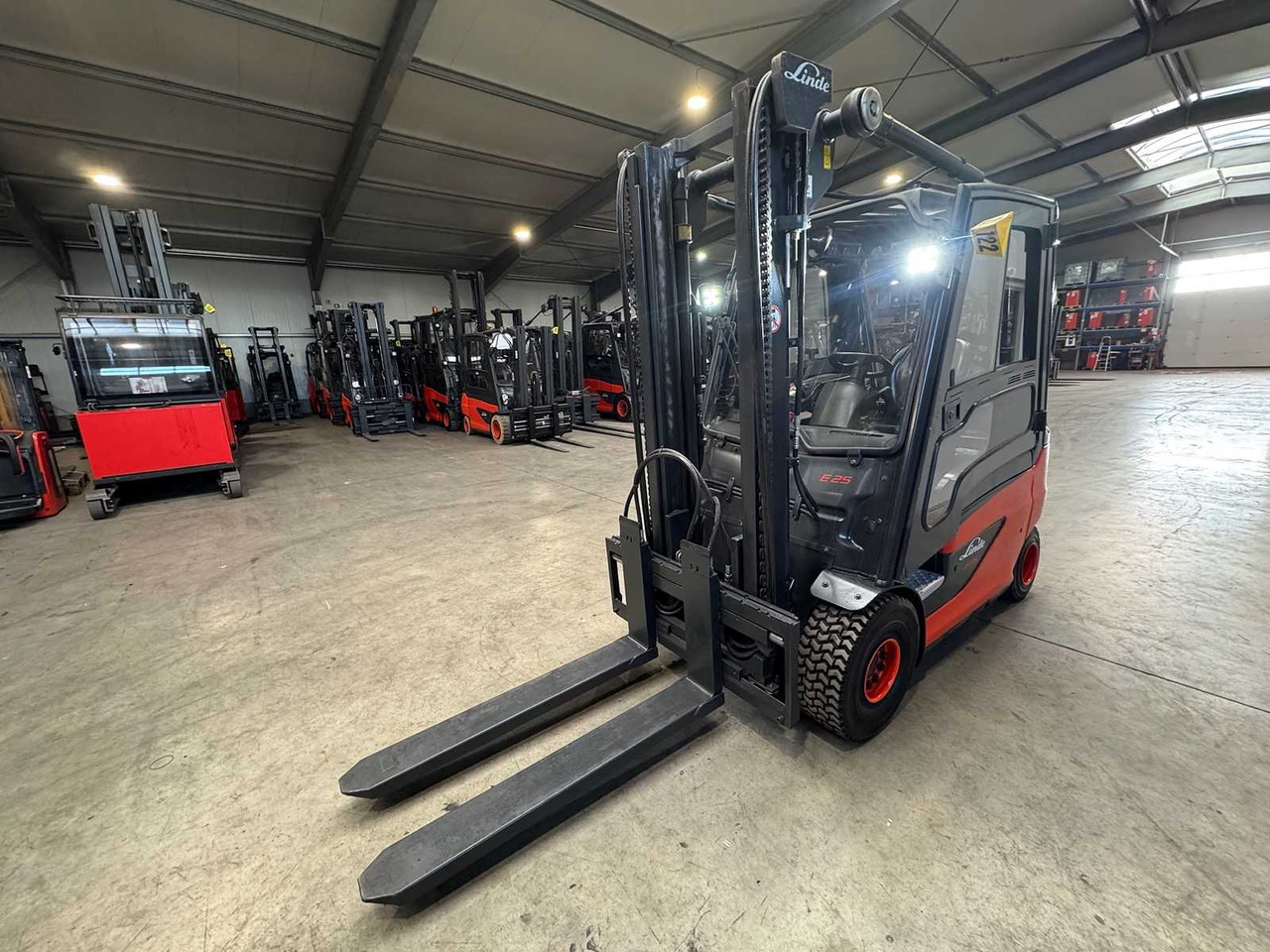 12/2016 LINDE E25 2.500KG 3.+4. VALVE TELESCOPIC FORKS ELECTRIC FORKLIFT 12.397 HOURS - Heftruck: afbeelding 2 12/2016 LINDE E25 2.500KG 3.+4. VALVE TELESCOPIC FORKS ELECTRIC FORKLIFT 12.397 HOURS - Heftruck: afbeelding 2