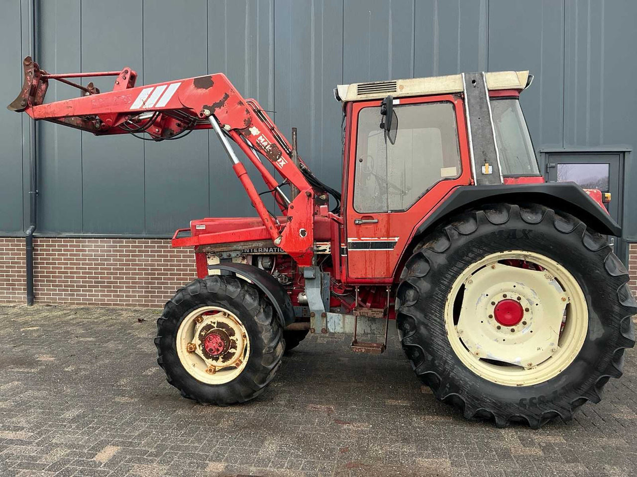 1982 INTERNATIONAL HARVESTER 845 XL ALL-WHEEL DRIVE FARM TRACTOR - Tractor: afbeelding 3 1982 INTERNATIONAL HARVESTER 845 XL ALL-WHEEL DRIVE FARM TRACTOR - Tractor: afbeelding 3