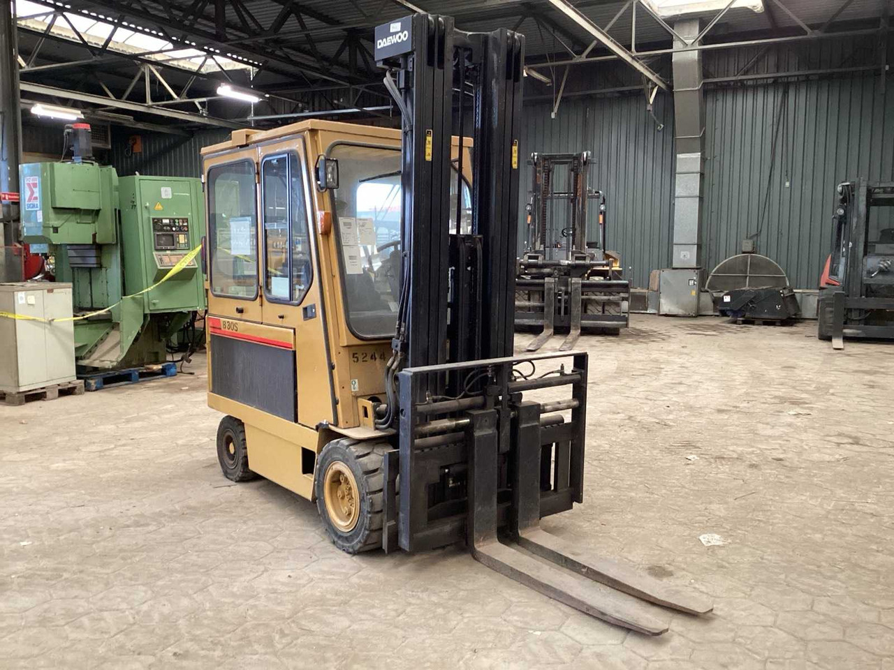1996 DAEWOO B 30 S FORKLIFT - Heftruck: afbeelding 2 1996 DAEWOO B 30 S FORKLIFT - Heftruck: afbeelding 2