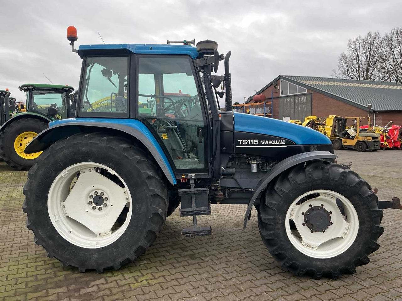 1998 NEW HOLLAND TS115 ALL-WHEEL DRIVE FARM TRACTOR - Tractor: afbeelding 3 1998 NEW HOLLAND TS115 ALL-WHEEL DRIVE FARM TRACTOR - Tractor: afbeelding 3