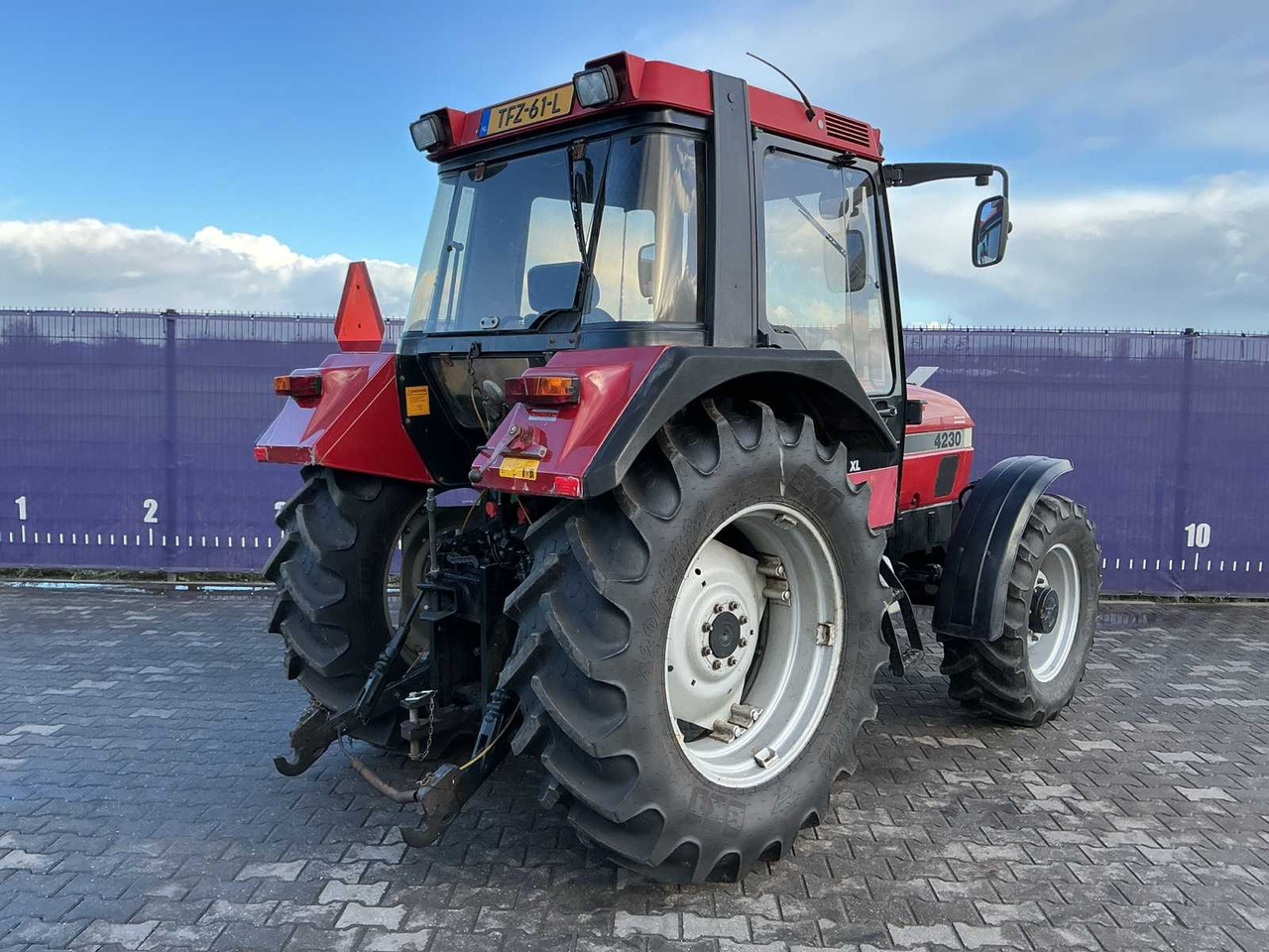 1999 CASE IH 4230 XL ALL-WHEEL DRIVE FARM TRACTOR - Tractor: afbeelding 4 1999 CASE IH 4230 XL ALL-WHEEL DRIVE FARM TRACTOR - Tractor: afbeelding 4